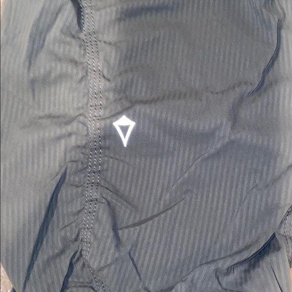 Aviva Capri workout pant - Picture 2 of 3